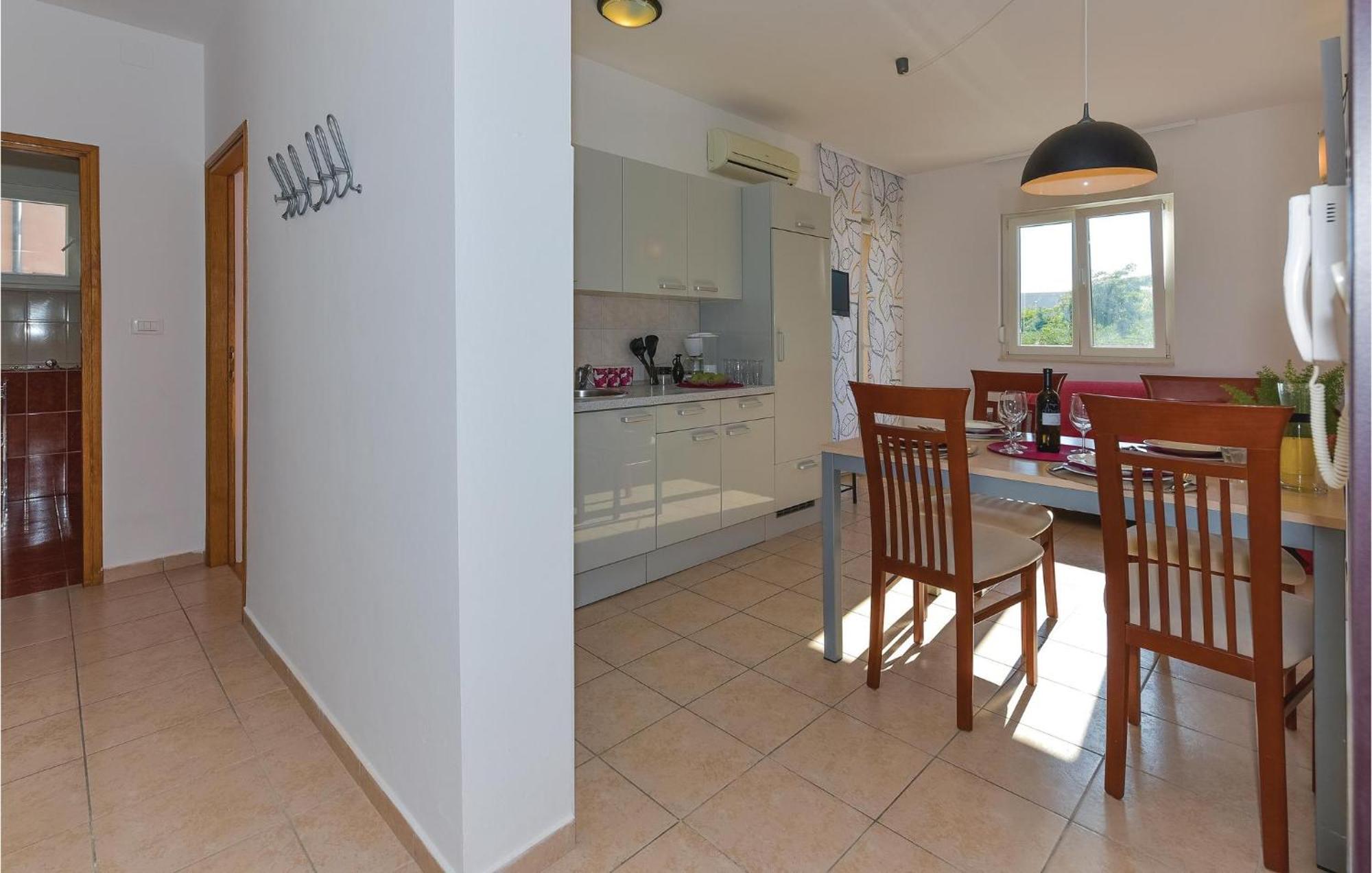 Two-Bedroom Apartment in Vodice Buitenkant foto